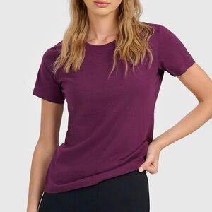 Vince. Short-Sleeve Pima Cotton Crewneck T-shirt in Eggplant Purple size Medium